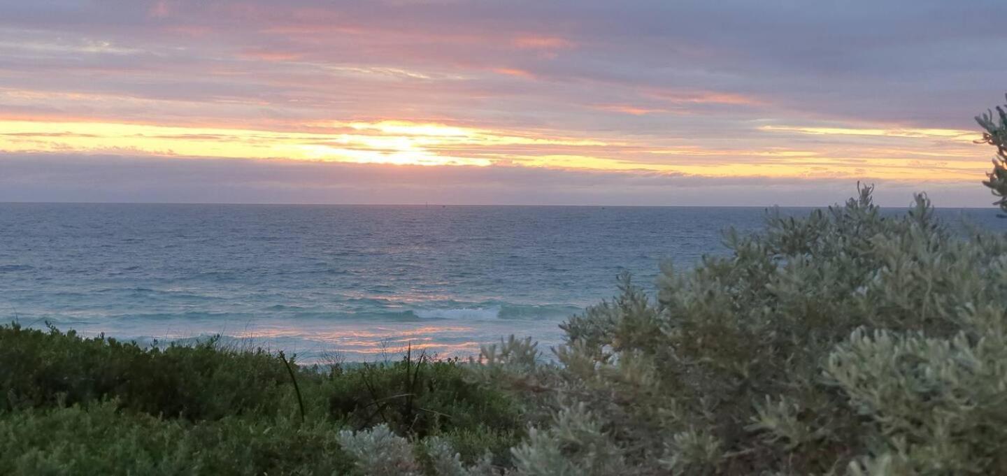 Sandcastles Beachfront Luxury Retreat Apartment Perth Exterior photo