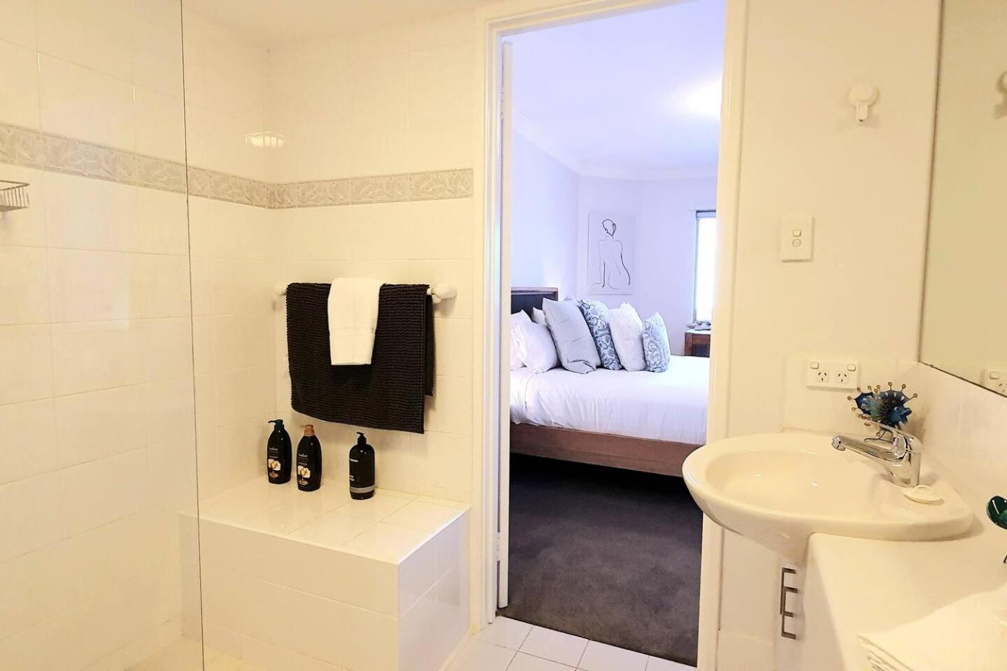 Sandcastles Beachfront Luxury Retreat Apartment Perth Exterior photo