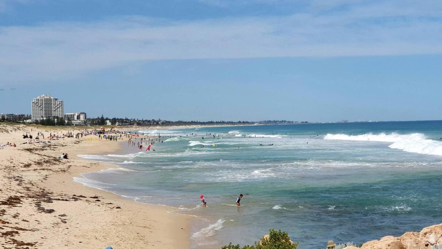 Sandcastles Beachfront Luxury Retreat Apartment Perth Exterior photo