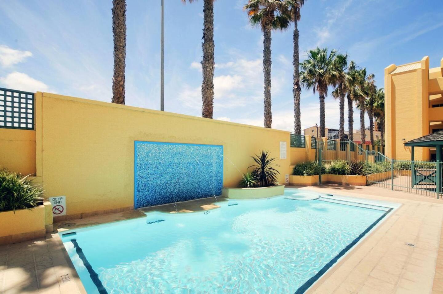 Sandcastles Beachfront Luxury Retreat Apartment Perth Exterior photo